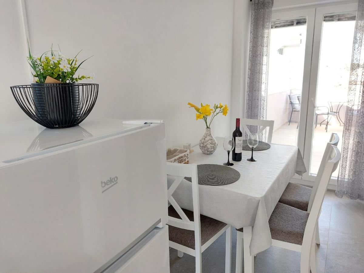Apartments Lavanda - Free Parking And Grill Jezera Exteriör bild